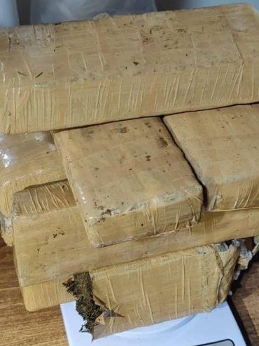 Golpe al narco: secuestraron 10 kilos de marihuana, dosis de cocaína y cerca de $9 millones