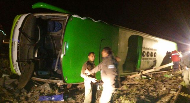 Tragedia en Mendoza: al menos 19 personas murieron al desbarrancar un micro