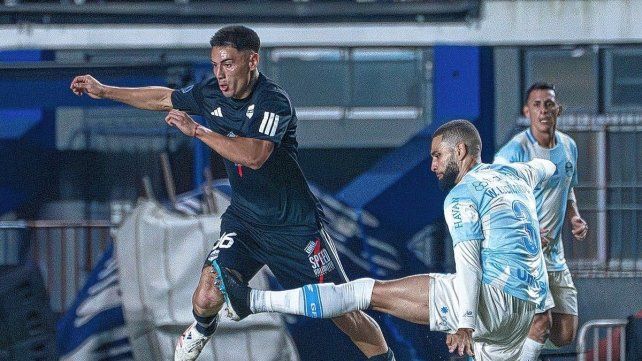 Riestra perdió de local en la cancha de San Lorenzo.