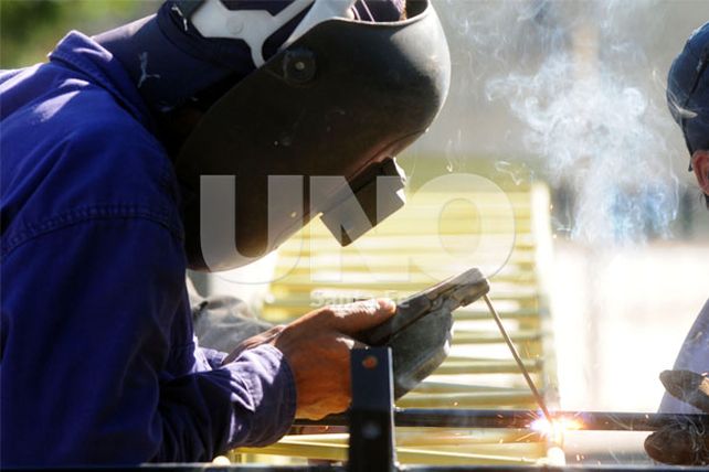 Pese a la desaceleración económica, el empleo subió en Santa Fe