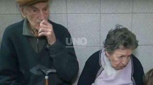 El drama sin fin de los abuelos que fueron abandonados en un bar