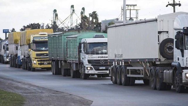 Alertan impacto en transporte de granos por protestas en rutas