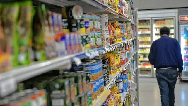 Las ventas en supermercados y autoservicios subieron 8% en octubre. Lo atribuyen a la devolución del IVA. Los datos pertenecen a un estudio privado