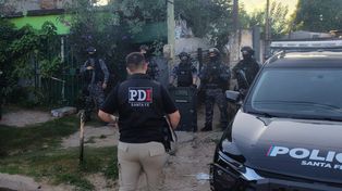 Megaoperativo en barrio Coronel Dorrego: 16 allanamientos por robos de motos y seis aprehendidos