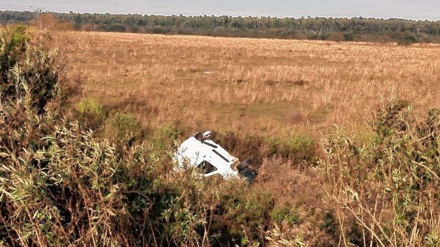 Volcó en la ruta 4 y lo encontraron horas después con hipotermia