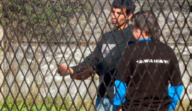 Le dio el pésame a la familia de una chica asesinada y luego confesó que la había matado