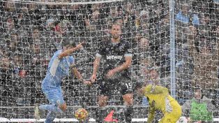 Manchester City derrotó 2-1 al West Ham y para el visitante anotó un golazo Lanzini.