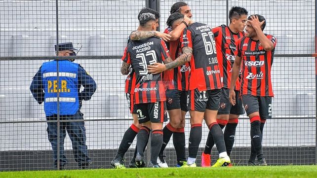 Patronato gana en Paraná ante el campeón.