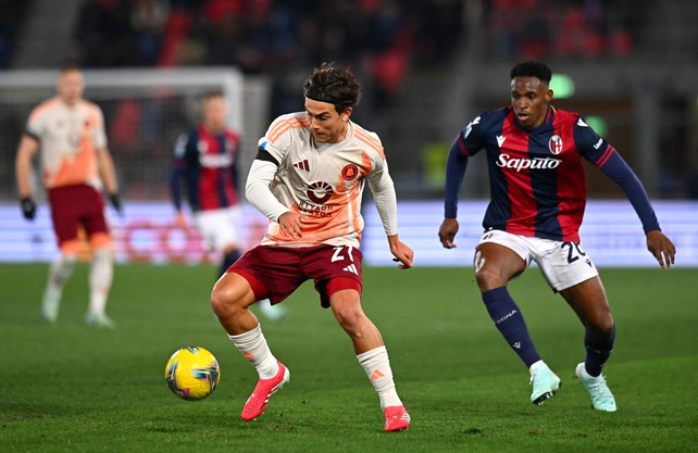 Roma, con Dybala y Paredes, rescató un empate ante Bologna en tiempo de descuento