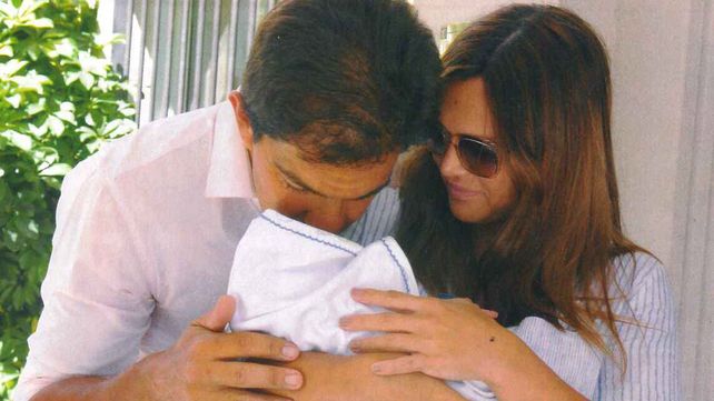 Las primeras fotos de Amalia Granata y Leo Squarzon con su hijo Roque