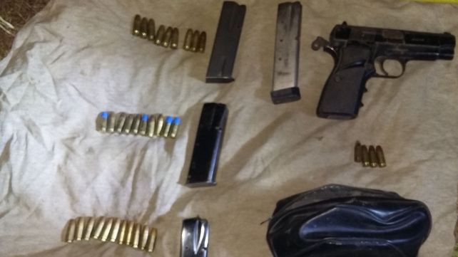Dos causas. El arma sería la utilizada para golpear a Segovia; la droga será remitida al Juzgado Federal.
