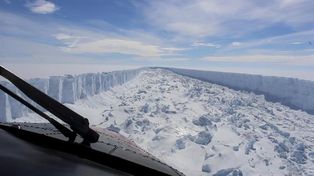 Grieta en la Antártida: el Ministerio de Defensa publicó fotos de un vuelo de reconocimiento