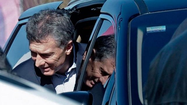 Apedrearon el auto en el que viajaba Macri