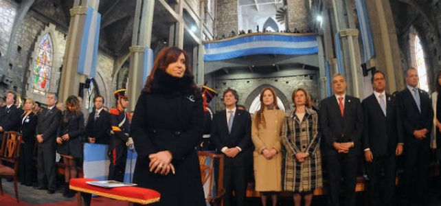 Cristina Fernández presidió en Bariloche el acto central por el 202ª aniversario de la Revolución de Mayo.