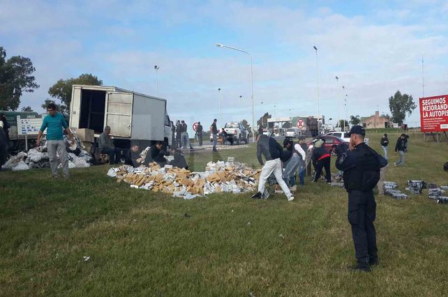 Secuestraron más de dos toneladas de marihuana a la altura de la Autopista Santa Fe - Rosario
