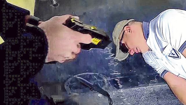 Taser. Este tipo de armas de electroshock incapacitan a una persona mediante descargas eléctricas.