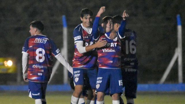 Unión pegó primero ante Atlético Paraná en la Copa Túnel Subfluvial