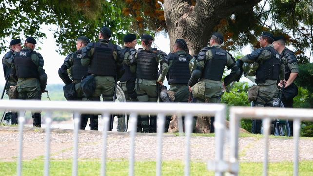 Vallas y gendarmes. Gran operativo de seguridad ante la llegada del presidente Javier Milei a Rosario