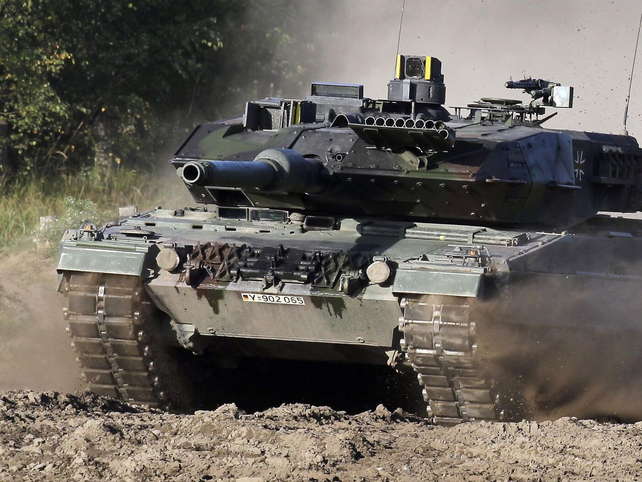 La impresionante silueta del tanque Leopard 2. Sería un arma decisiva para darle pegada al ejército ucraniano.&nbsp;