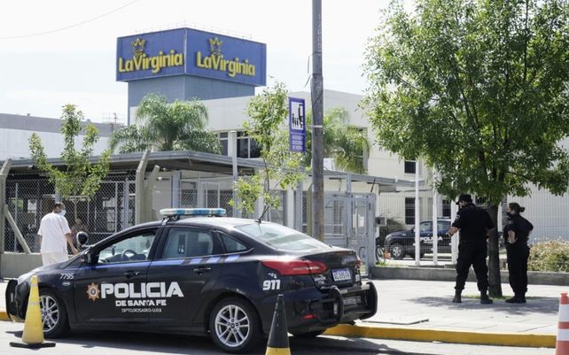 La policía trabaja en la planta de La Virginia