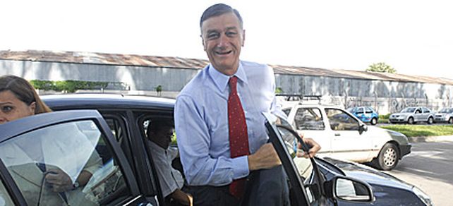 Binner se opone a la suba del valor del d&oacute;lar, como pidi&oacute; la FAA