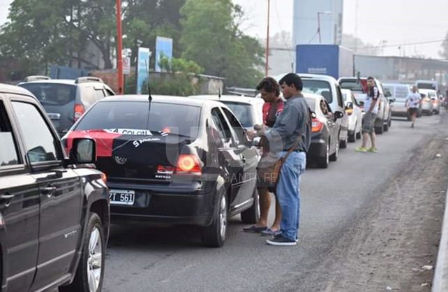Colapsaron las rutas y la aduana para ingresar a Paraguay por el éxodo sabalero