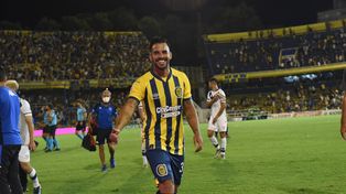 Siempre titular. El caso más extraño. Báez jugó habitualmente con Tevez pero no seguirá en Central.