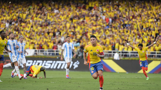 Argentina no hizo un mal partido, pero cayó 2 a 1 ante Colombia en Eliminatorias en Barranquilla.