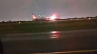 Un rayo impactó a un avión que iba a Miami y debió regresar de emergencia a Ezeiza