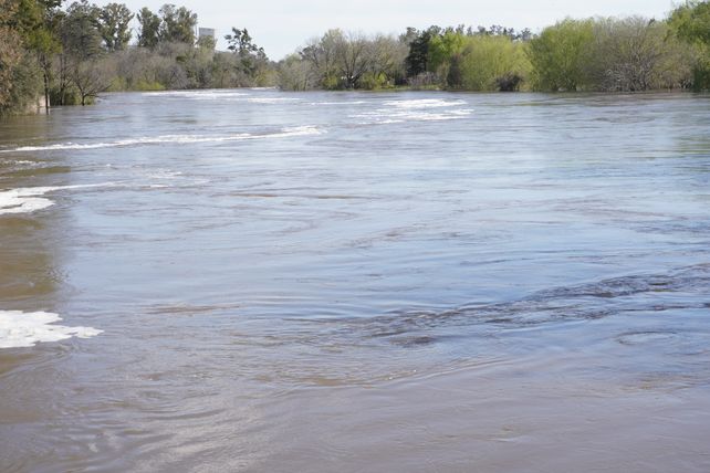 Desborde en el río Carcarañá. Las lluvias de agosto acumularon un nivel histórico.