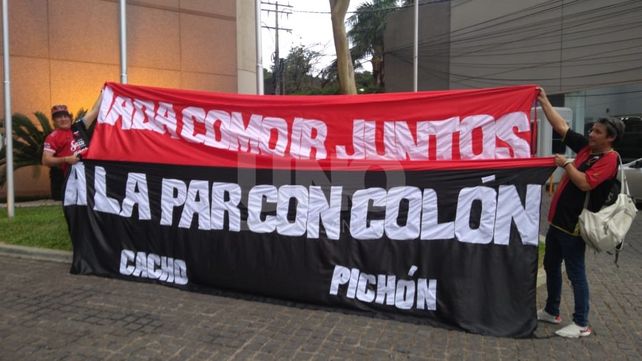 Los hinchas que llegaron desde Tierra del Fuego para alentar a Colón