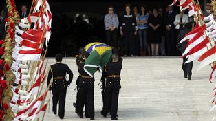Brasil rinde su último homenaje a Oscar Niemeyer, el poeta de las curvas