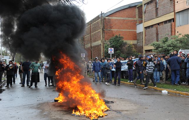 La manifestación de la Uocra fue esta mañana en San Lorenzo. (E. Rodríguez Moreno)