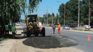 Tras los reclamos de vecinos de la R 1, volvieron las obras a la zona