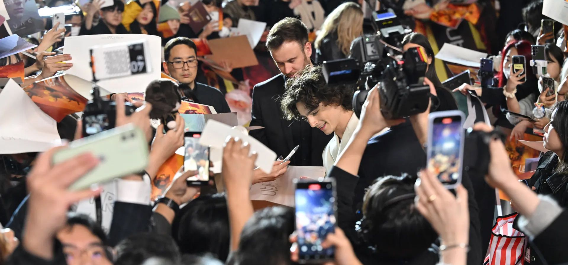 Timothée Chalamet se reúne con sus fans durante la alfombra roja de la película Dune: Part Two, Seúl, Corea del Sur. Fotografía: Jung Yeon-Je/AFP/Getty Timothée Chalamet se reúne con sus fans durante la alfombra roja de la película Dune: Part Two, Seúl, Corea del Sur. Fotografía: Jung Yeon-Je/AFP/Getty