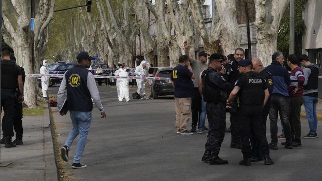 El asesinato del oficial César Carmona se produjo este jueves por la tarde cuando ingresaba a trabajar en la sede de la AIC, en Lamadrid al 500.