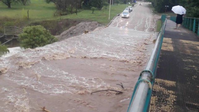 Desborde del arroyo en Libertador San Martín.