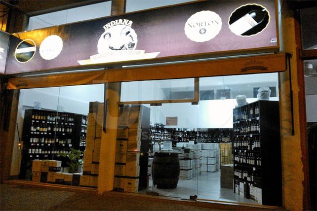 Robaron una importante suma de dinero de una vinoteca en el norte de la ciudad