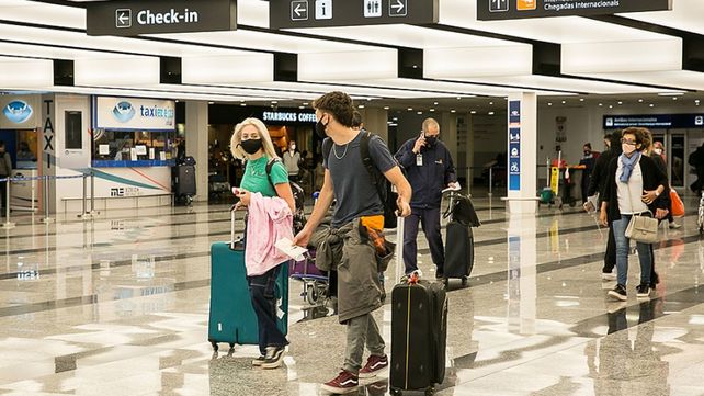 Las nuevas medidas de control sanitario para quienes lleguen del exterior