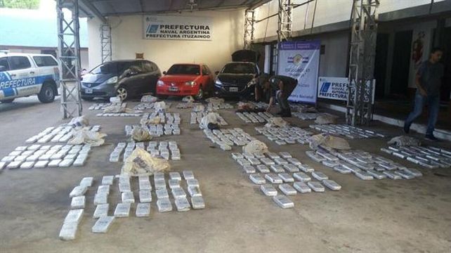 Los vehículos y la droga incautada en el norte del país.&nbsp;