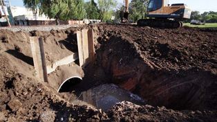 Desagües: el Municipio instala un tunnel liner en Larrea y Dorrego