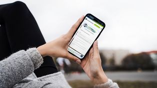 Los usuarios deben ingresar al sitio web www.baigorria.com.ar, donde encontrarán el ícono del chat ubicado en la parte inferior derecha de la pantalla.