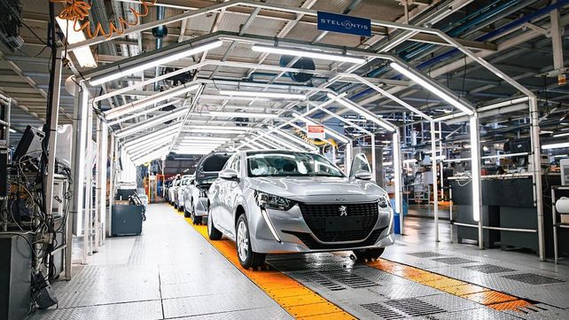 Stellantis anunció que suspenderá la producción de Peugeot y Fiat en El Palomar.