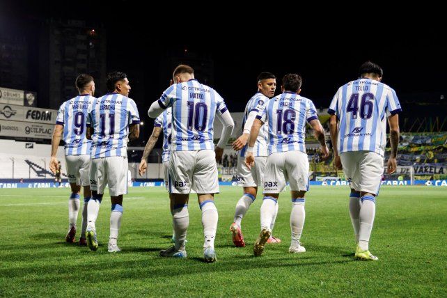 Racing festejó ante Defensa en Quilmes.