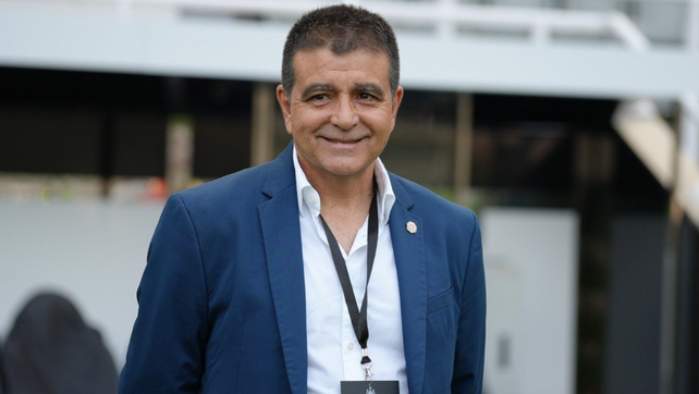 Claudio Vivas se propuso como una alternativa para sacar a Newells del fondo.