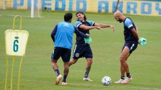Malcorra, Quintana y Montoya bromean en medio del entrenamiento canalla en Arroyo Seco.