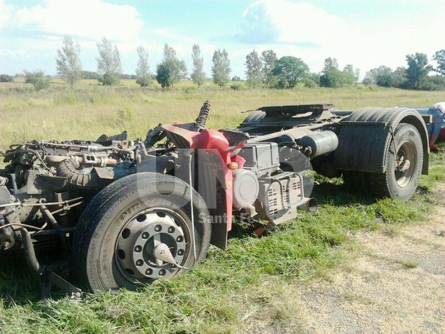Murió un camionero en un choque en la autopista Santa Fe - Rosario
