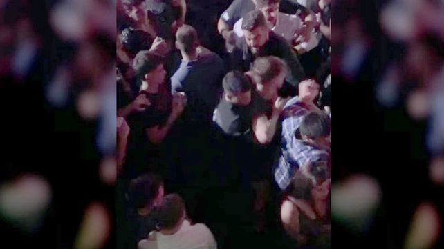 Nuevo video del forcejeo de los rugbiers con patovicas antes del crimen de Báez Sosa