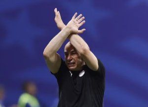 La FIFA sancionó al técnico de Egipto por gestos y declaraciones