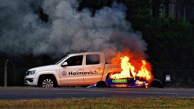 El monoposto de Fórmula Entrerriana de Claudio Lambert sufrió daños totales por el incendio. (Foto Gentileza Juan Iribarren)